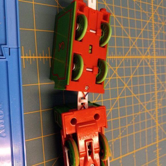 TOMY Train Henry and log car - Picture 2 of 7
